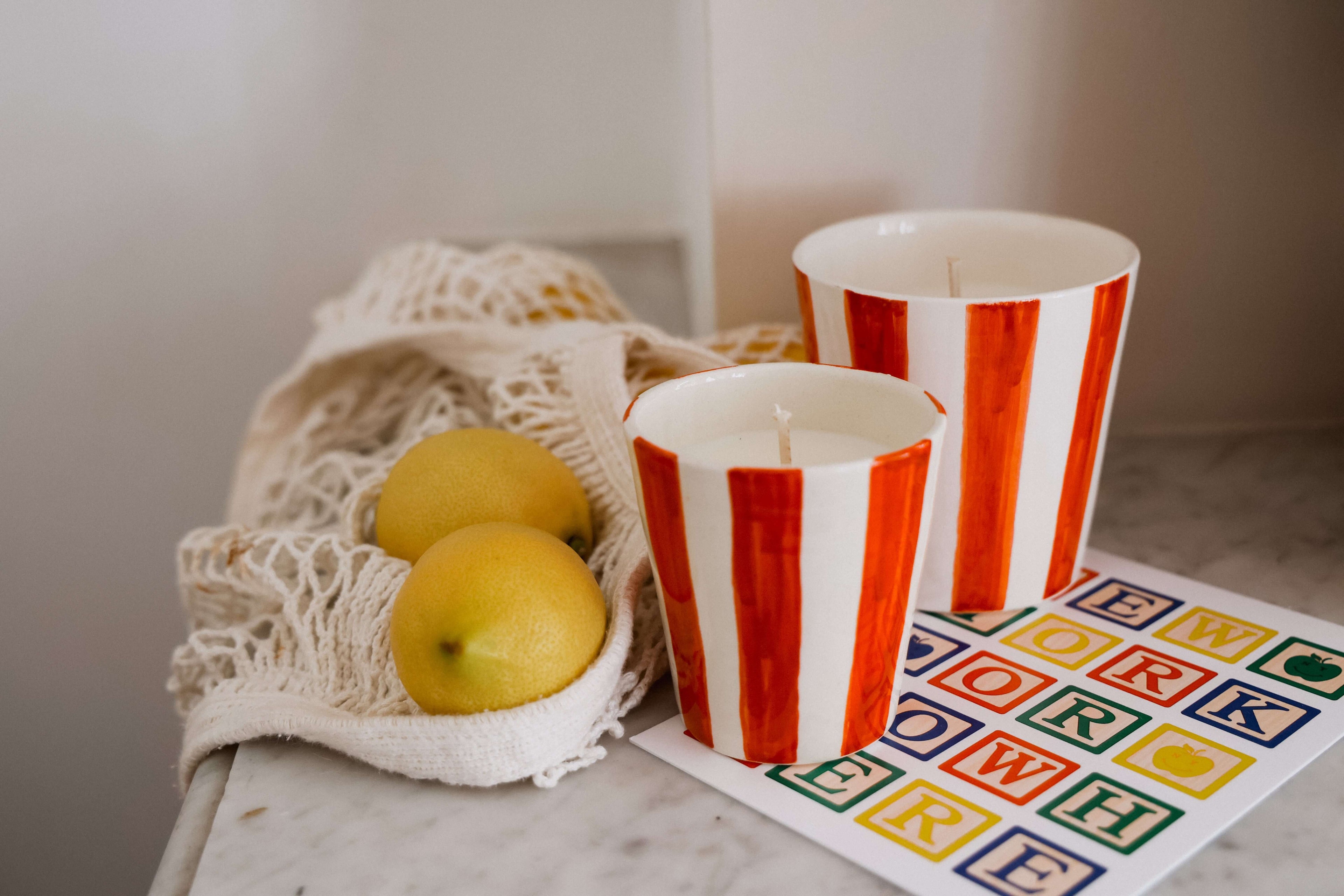 Bougie artisanale de la collection COCO, conçue pour une ambiance élégante et apaisante